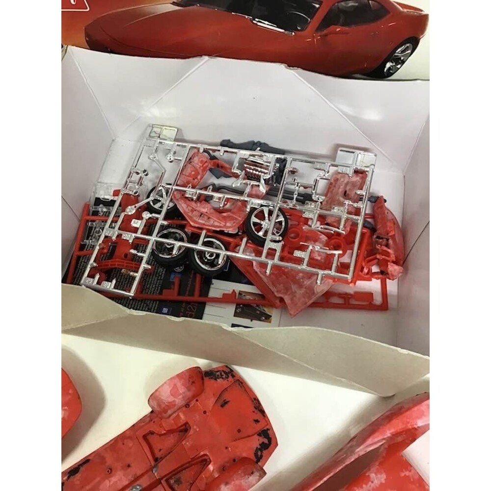 2006 Chevy Camaro Concept Car Plastic Model Kit AMT 1:25 631 Skill 2 PARTS - Picture 6 of 8